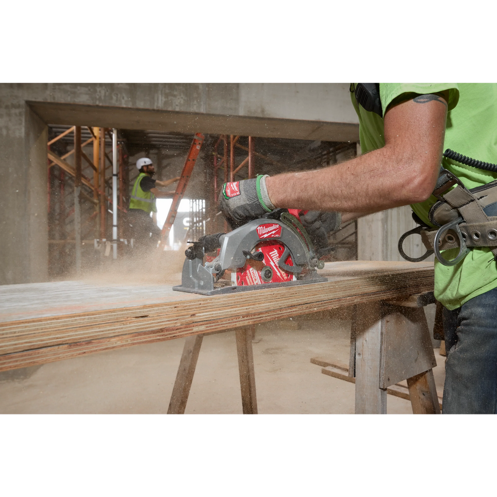 Milwaukee 2931-21HD M18 FUEL™ 7-1/4" Rear Handle Circular Saw w/ ONE-KEY™ Kit