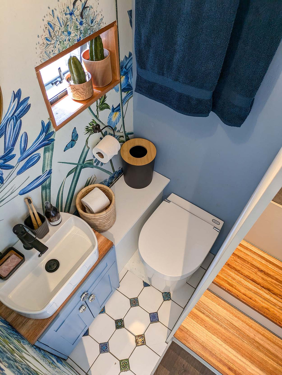 Separett Tiny with Urine Container Composting Toilet