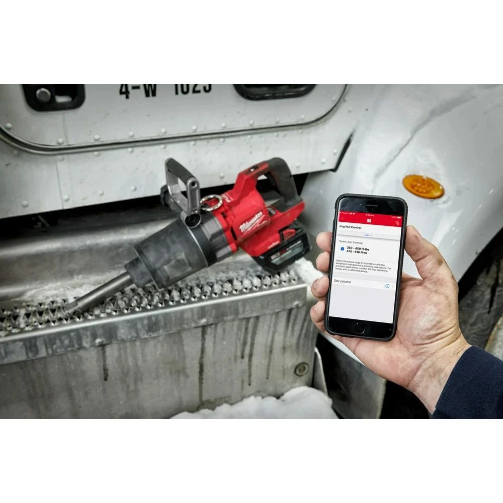 Milwaukee 2869-22HD M18 FUEL 18V 1" D-Handle Anvil High Torque Impact Wrench Kit