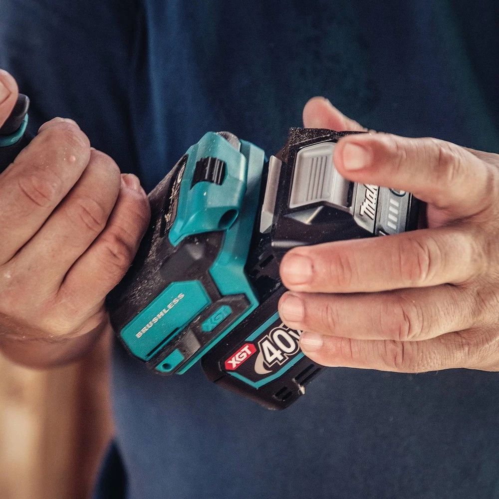 Makita GT401M1D1 40V max XGT 1-1/4" Recip Saw 4-Tool Combo Kit (2.5 Ah/4 Ah) New