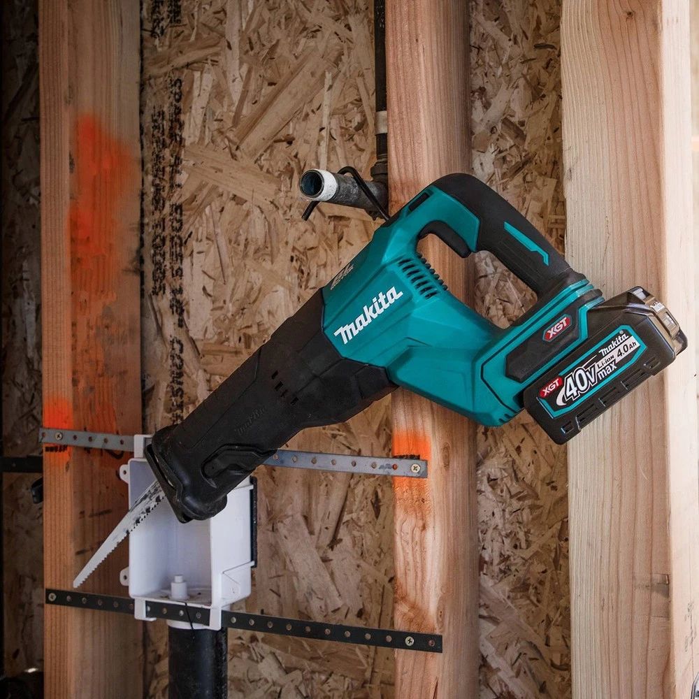 Makita GT401M1D1 40V max XGT 1-1/4" Recip Saw 4-Tool Combo Kit (2.5 Ah/4 Ah) New
